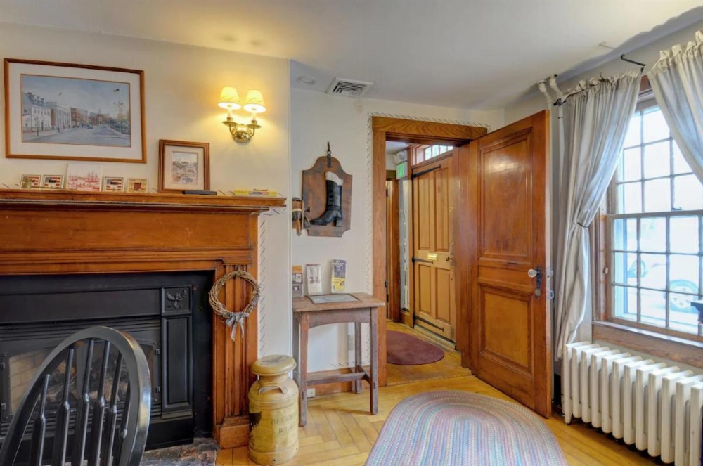 Melville House Newport Main image