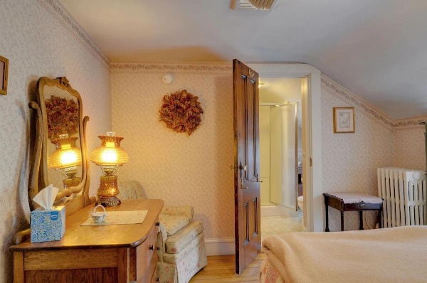 Melville House Newport Main image