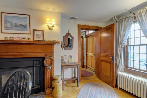 Melville House Newport Main image